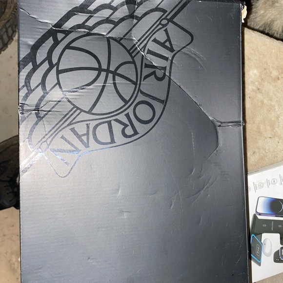 Brand new in box Air Jordan 1 mid black/gold size 12 - Picture 5 of 5